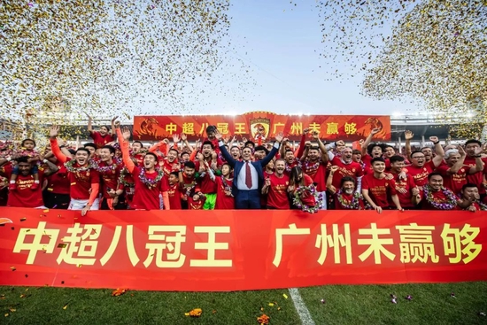 不知火舞和三个小男孩